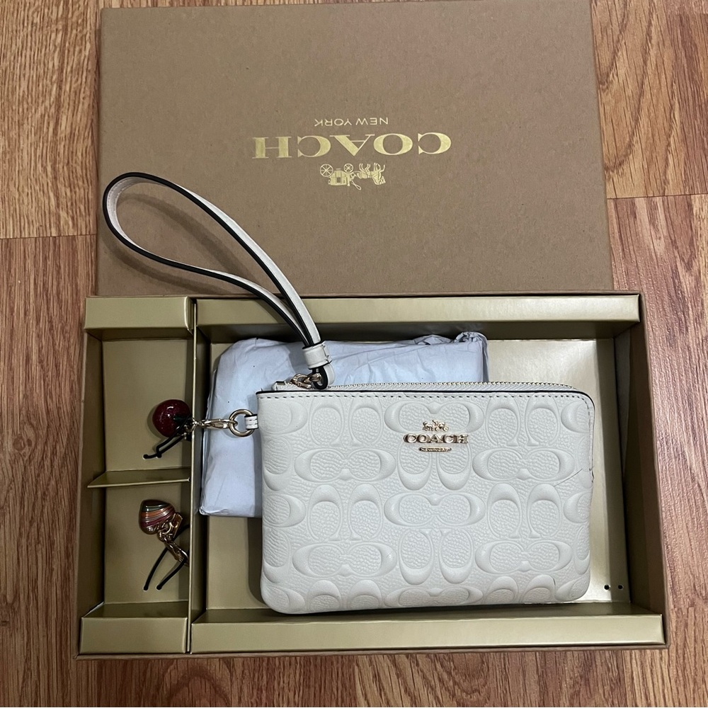 New White Coach Corner Zip Wristlet